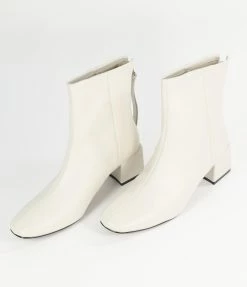 Unique Vintage White Leatherette Mod Sinatra Bootie