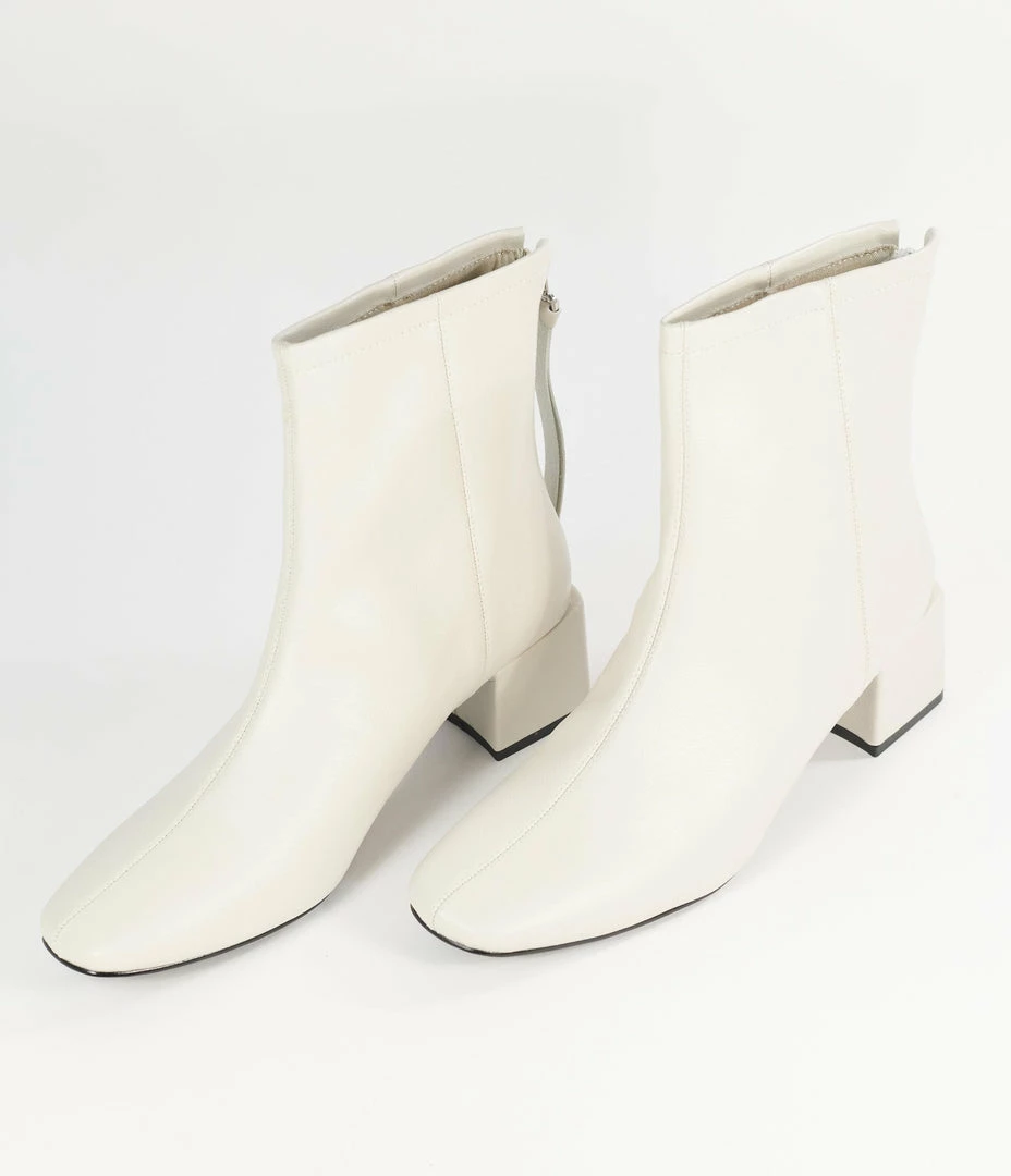 Unique Vintage White Leatherette Mod Sinatra Bootie
