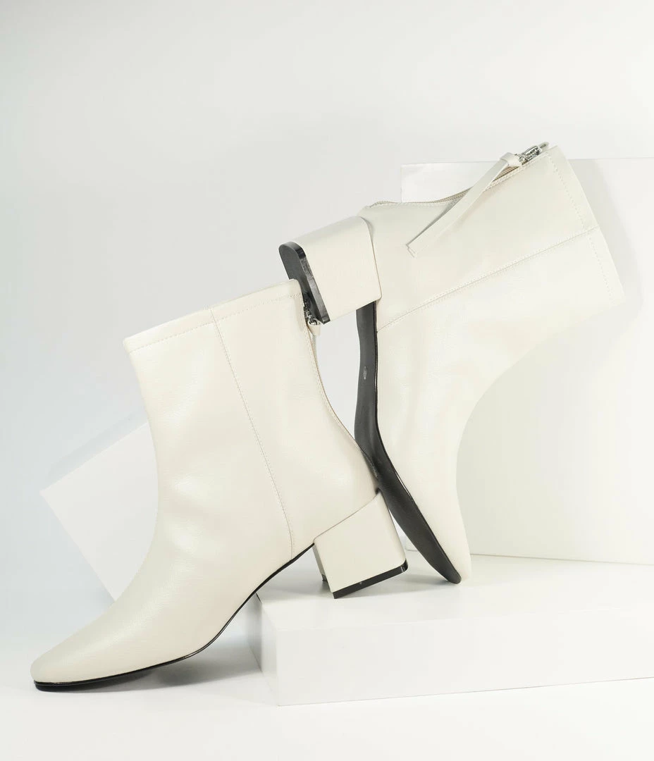 Unique Vintage White Leatherette Mod Sinatra Bootie