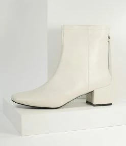 Unique Vintage White Leatherette Mod Sinatra Bootie