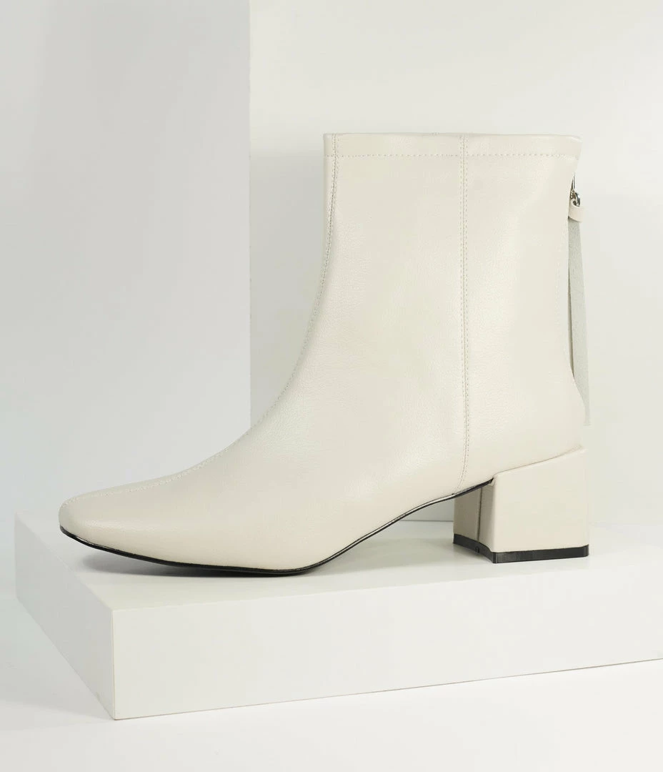Unique Vintage White Leatherette Mod Sinatra Bootie