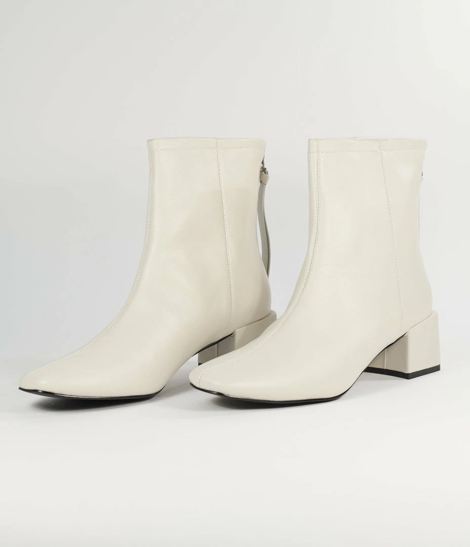 Unique Vintage White Leatherette Mod Sinatra Bootie