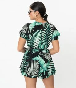 Allie Rose By Ember Clothing Retro Style Green & Black Palm Print Tropical Skort