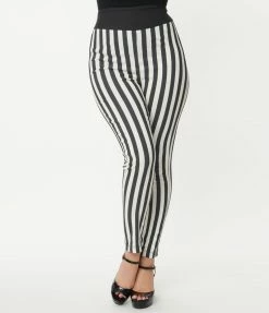 Sale Unique Vintage Black & White Stripe Print Rizzo Cigarette Pants
