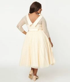 Unique Vintage Plus Size Cream Floral Lace Lille Wedding Dress