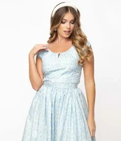 Magnolia Place Light Blue & White Daisy Print May Top