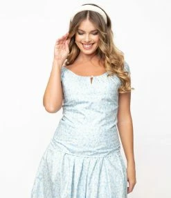 Magnolia Place Light Blue & White Daisy Print May Top