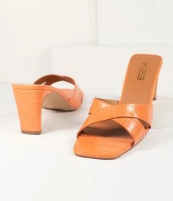 Verona Collection Retro Style Brown Embossed Crocodile Heels