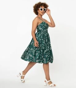 Sale Unique Vintage 1950s Green & Ivory Leaf Print Reed Swing Dress