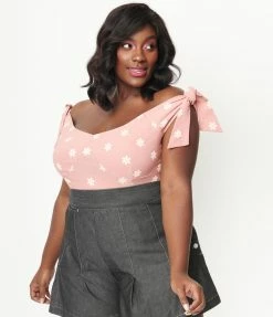 Unique Vintage Plus Size Pink & Daisy Print Violet Top Sale