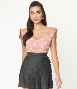 Unique Vintage Pink & Daisy Print Violet Top