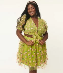 Smak Parlour Plus Size Avocado & Pink Strawberry Roller Queen Crop Blouse