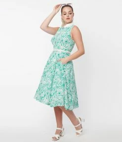 Sale Unique Vintage Green & White Paisley Floral Darlene Swing Dress
