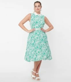 Sale Unique Vintage Green & White Paisley Floral Darlene Swing Dress
