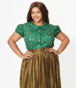 Sale Magnolia Place Plus Size Green & Holiday Gift Print Blouse