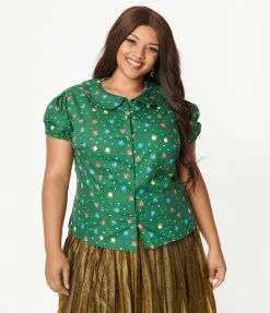 Sale Magnolia Place Plus Size Green & Holiday Gift Print Blouse