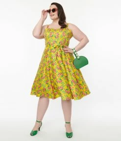 Miss Lulo, Inc. Plus Size 1950s Golden Yellow & Red Berries Swing Dress