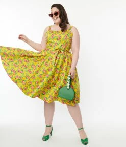 Miss Lulo, Inc. Plus Size 1950s Golden Yellow & Red Berries Swing Dress