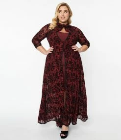 Clothing Unique Vintage Plus Size 1950s Burgundy & Black La Catrina Velvet Burnout Tallullah Duster