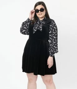 Smak Parlour Plus Size Black Velvet & Spooky Bat Print She.E.O. Flare Dress