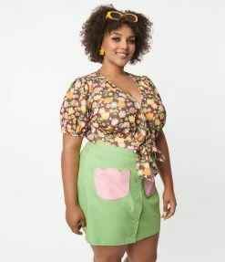 Smak Parlour Plus Size Brown & Retro Tulip Print Roller Queen Crop Blouse