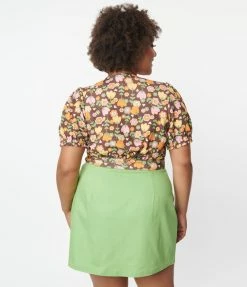 Smak Parlour Plus Size Brown & Retro Tulip Print Roller Queen Crop Blouse
