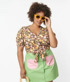 Smak Parlour Plus Size Brown & Retro Tulip Print Roller Queen Crop Blouse