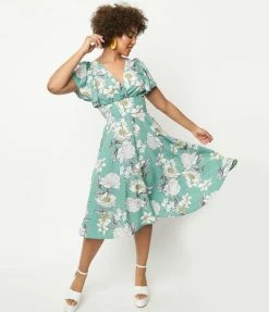 Unique Vintage Mint & White Floral Swing Dress