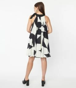 Sale Smak Parlour Black & Cream Geometric Pleated Shift Dress