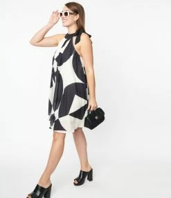 Sale Smak Parlour Black & Cream Geometric Pleated Shift Dress