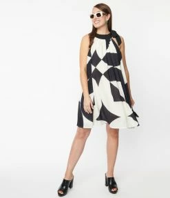Sale Smak Parlour Black & Cream Geometric Pleated Shift Dress