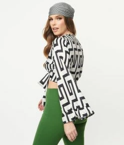 Honeypeach Black & White Geometric Print Front Tie Crop Top Sale