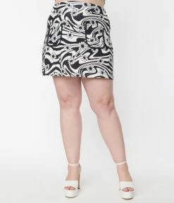 Sale Smak Parlour Plus Size Black & White Psychedelic Floral Mini Skirt