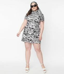 Sale Smak Parlour Plus Size Black & White Psychedelic Floral Mini Skirt