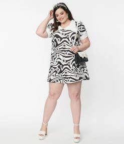 Smak Parlour Plus Size Black & White Psychedelic Floral Print Mini Dress