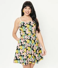 Sale Unique Vintage 1950s Fabulous Floral Print Fit & Flare Dress