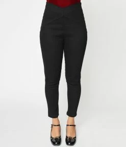 Unique Vintage Black V-Waist Crop Pants