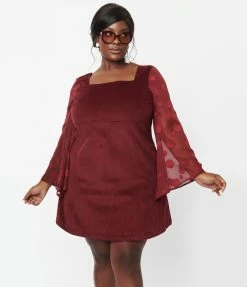 Smak Parlour Plus Size Burgundy Floral Sleeve Mini Dress