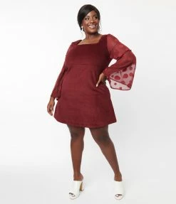 Smak Parlour Plus Size Burgundy Floral Sleeve Mini Dress