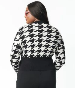 Sale Unique Vintage Plus Size 1950s Black & Ivory Houndstooth Sweater