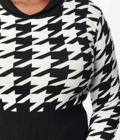 Sale Unique Vintage Plus Size 1950s Black & Ivory Houndstooth Sweater