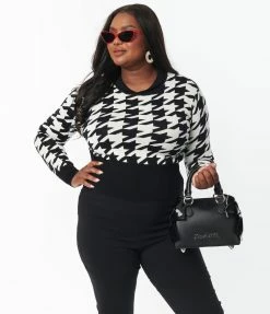 Sale Unique Vintage Plus Size 1950s Black & Ivory Houndstooth Sweater