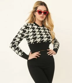 Unique Vintage 1950s Black & Ivory Houndstooth Sweater