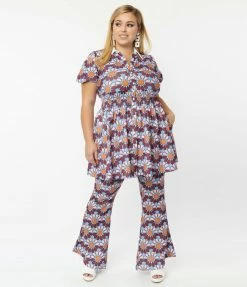Clothing Smak Parlour Plus Size Blue & Pink Flower Power Find Your Flare Pants