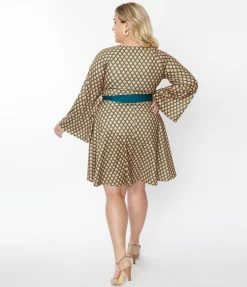 Trending Unique Vintage Plus Size Green & Gold Deco Motif Print Flare Dress
