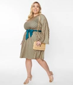 Trending Unique Vintage Plus Size Green & Gold Deco Motif Print Flare Dress