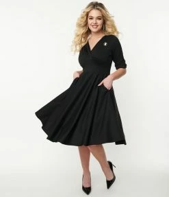 Unique Vintage Black Knit & Cameo Brooch Delores Swing Dress Clothing