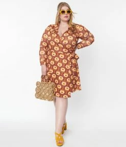 Unique Vintage Plus Size Daisy Daze Wrap Dress Clothing