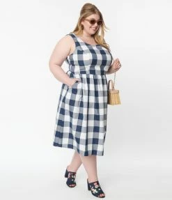 Sale Retrolicious Plus Size 1950s Navy & White Gingham Fit & Flare Dress