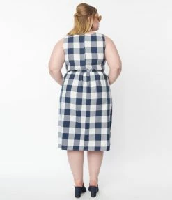 Sale Retrolicious Plus Size 1950s Navy & White Gingham Fit & Flare Dress